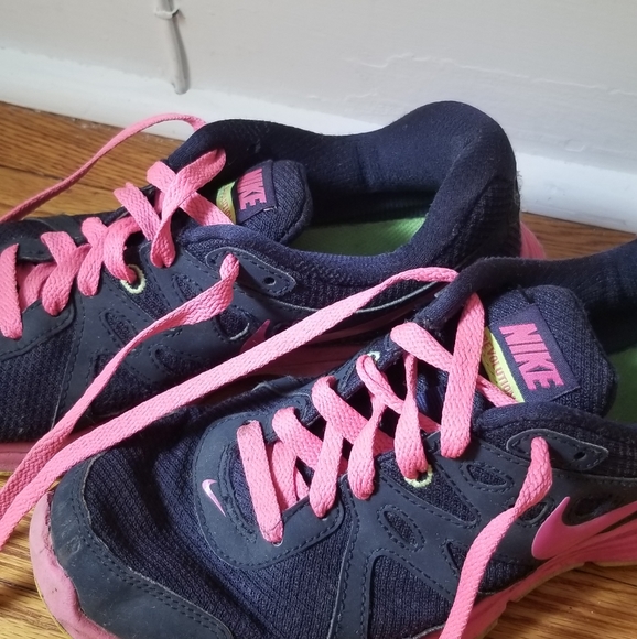 Women's Nike Revolution Running Shoes - Picture 4 of 5